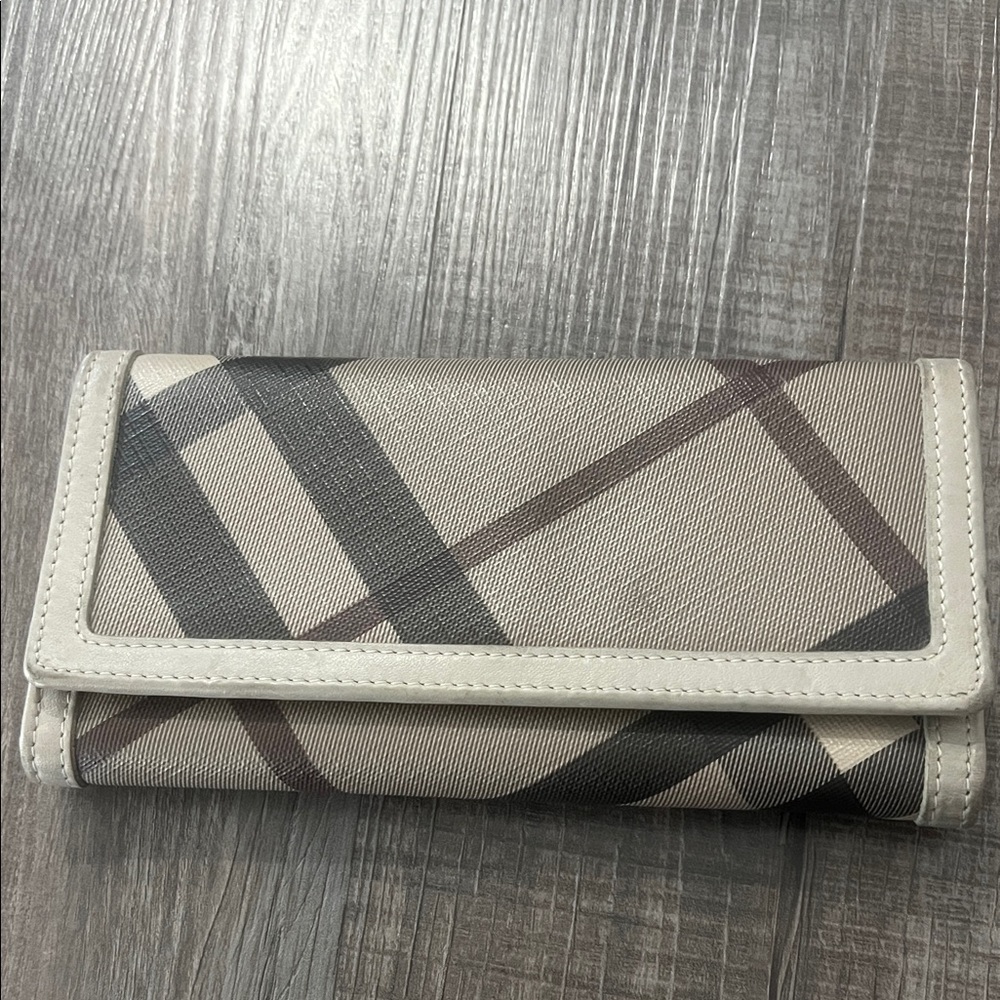 Burberry London Stylish Beige and Black Women's Wallet